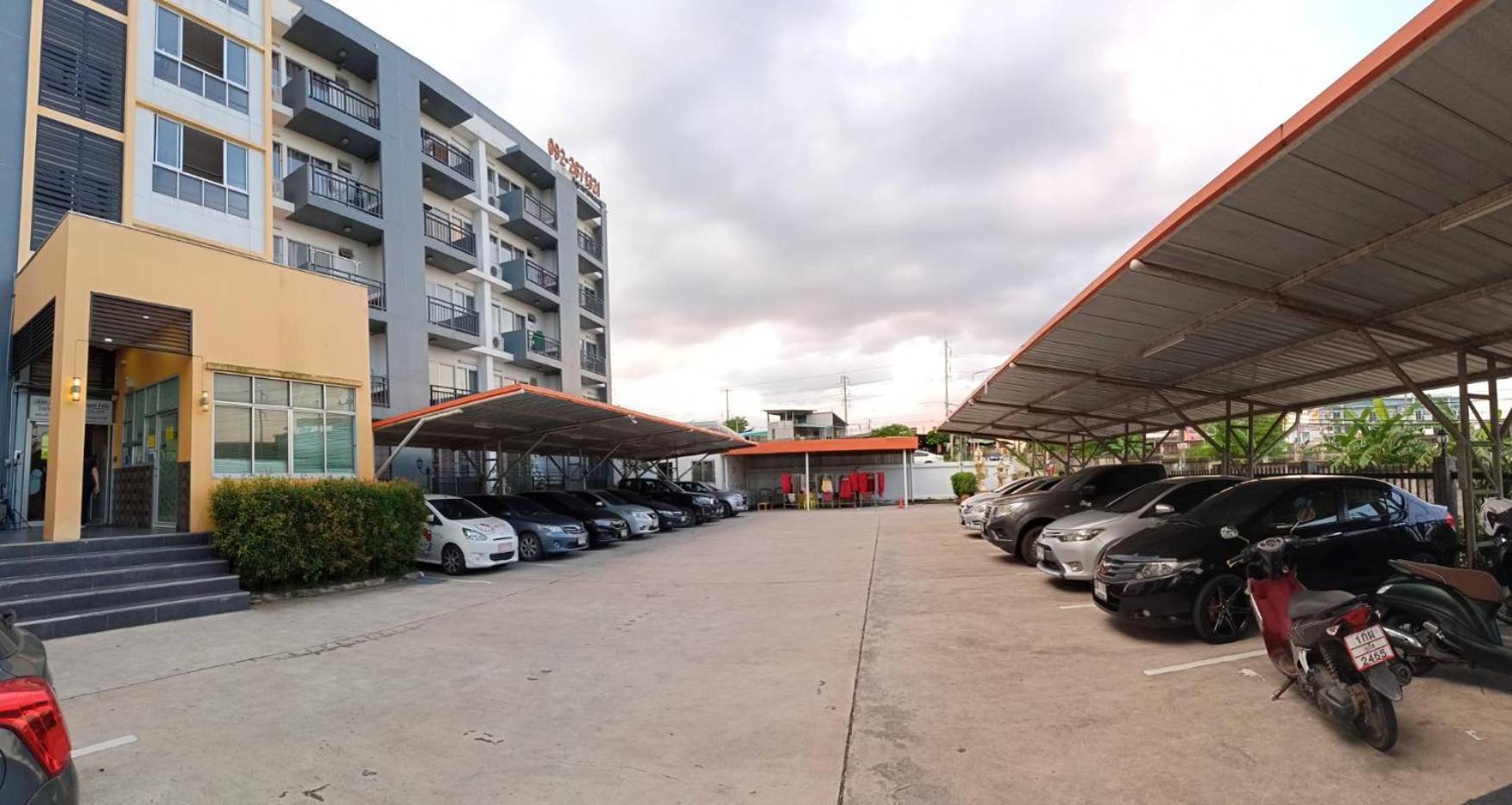 Room 9 Residence (Adults Only) Pluak Daeng Exteriör bild