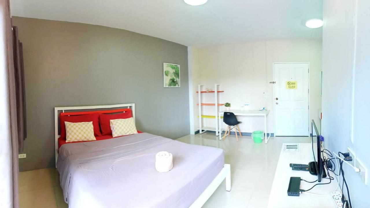 Room 9 Residence (Adults Only) Pluak Daeng Exteriör bild