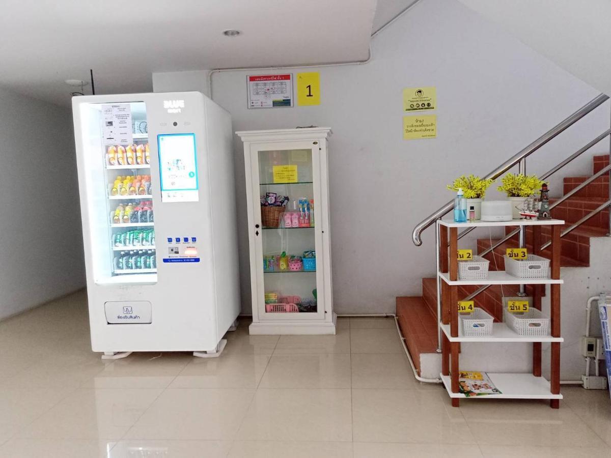 Room 9 Residence (Adults Only) Pluak Daeng Exteriör bild