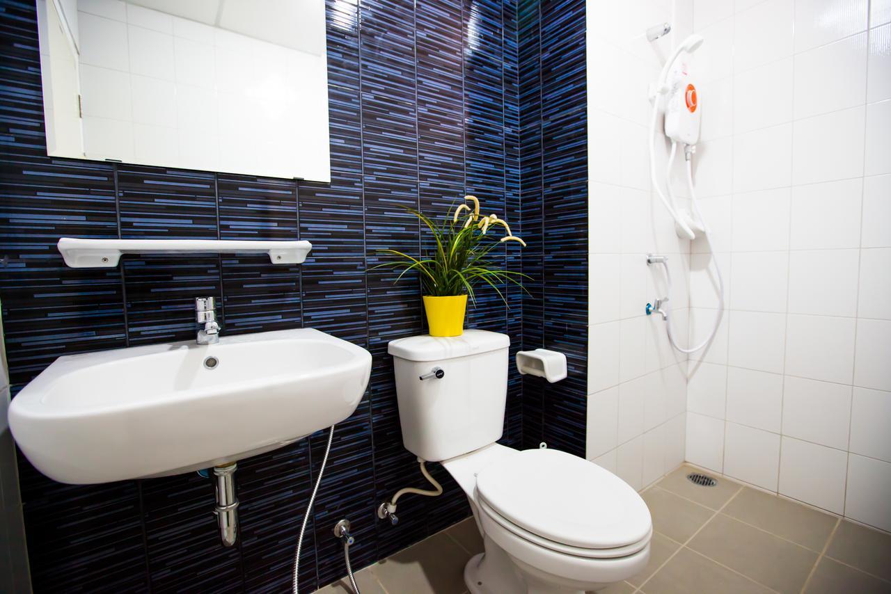Room 9 Residence (Adults Only) Pluak Daeng Exteriör bild
