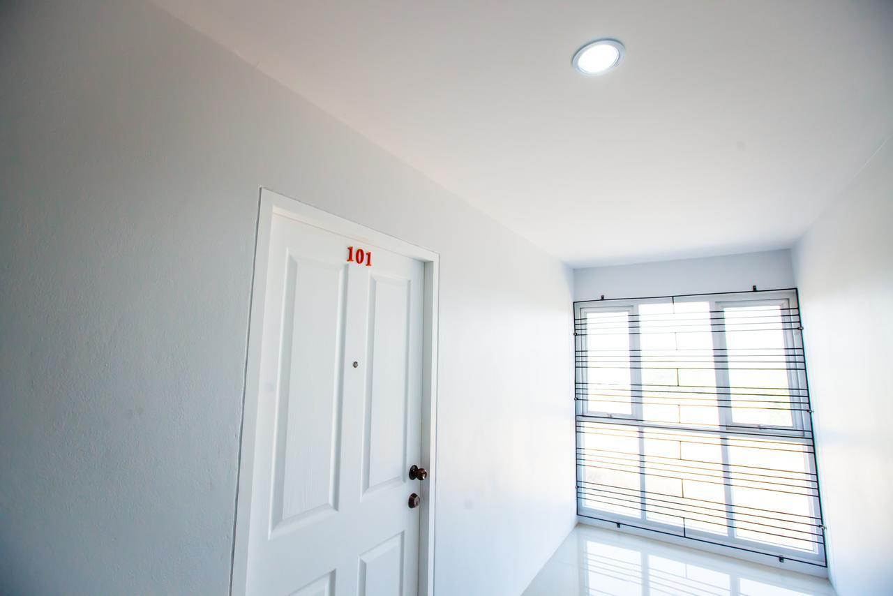 Room 9 Residence (Adults Only) Pluak Daeng Exteriör bild